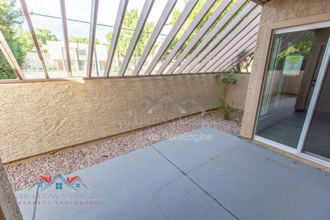 Building Photo - 712 W 14th St