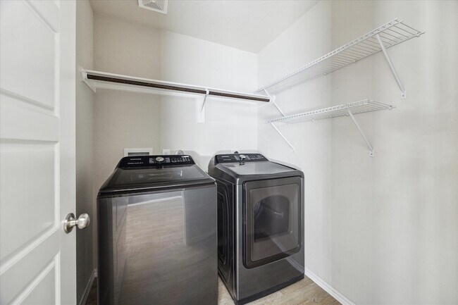 Building Photo - 6747 Scarlet Sagebrush St