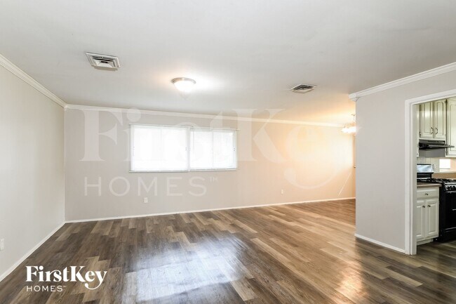 Building Photo - 440 Durwood Dr