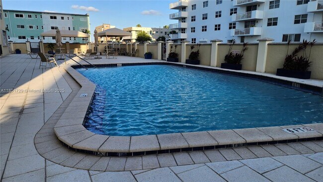 Building Photo - 1501 S Ocean Dr