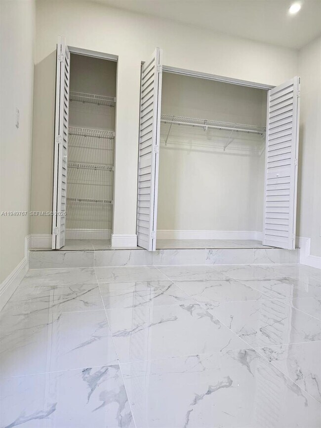 Building Photo - 6140 SW 156th Ct