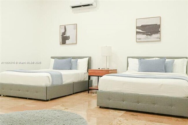 Building Photo - 290 NW 125th Ave