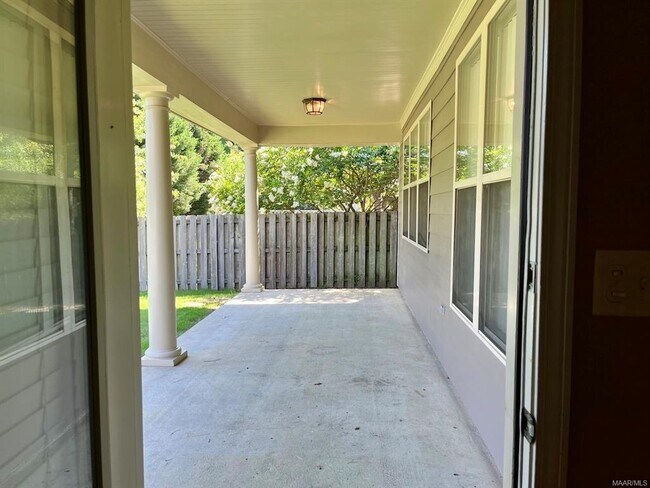 Building Photo - 9085 Black Cherry Trl