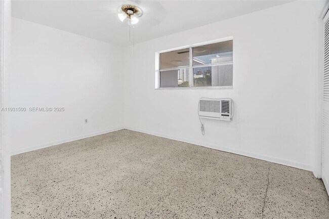 Building Photo - 644 SW 10th St