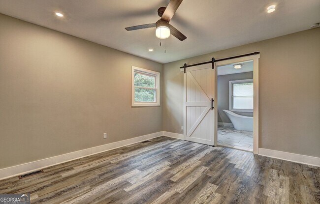 Building Photo - 1675 Bouldercliff Ct SE
