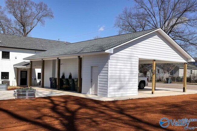 Building Photo - 1122 NE Wellman Ave