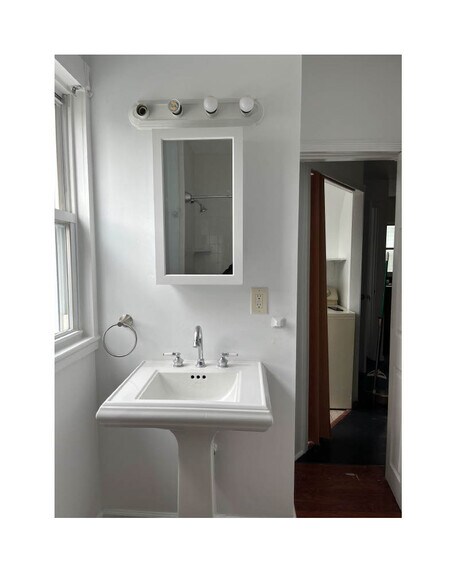 large bathroom - 1391 Park Ave