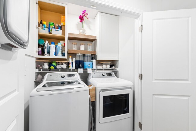 Building Photo - Modern 3-Bedroom Townhome in Magnolia Trace!