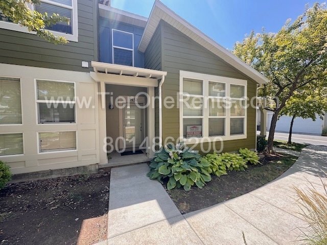 Primary Photo - Apply this month and enjoy a $500 move-in ...