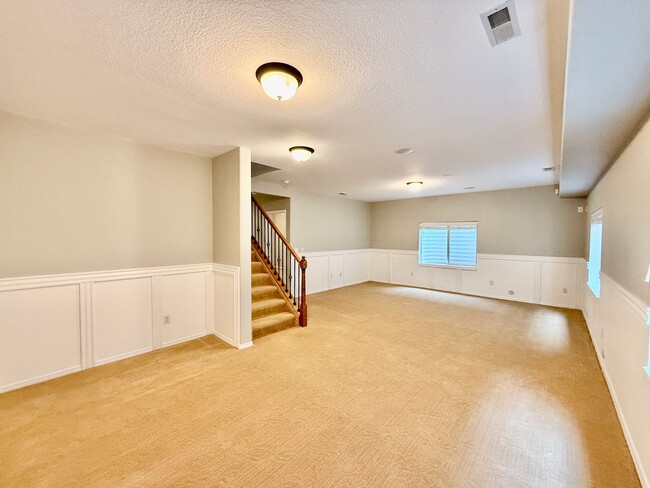 Building Photo - Stunning 4-Bedroom Home with Loft and Fini...