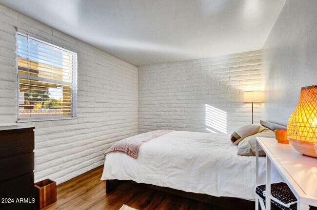 Building Photo - 3737 E Turney Ave