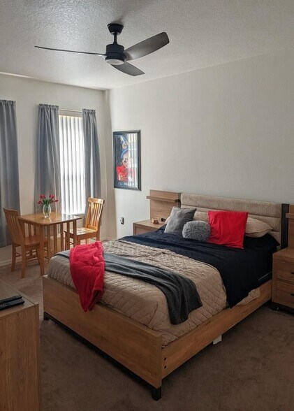 Building Photo - 326 Monroe Cir