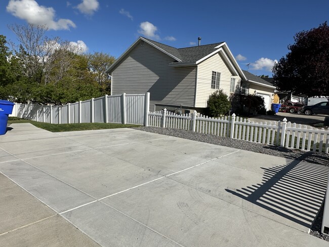 Building Photo - Lehi 625 House