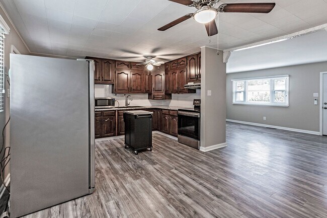 Building Photo - 3 bedroom, 1 bath, newly renovated ranch in Todd Estates, Newark