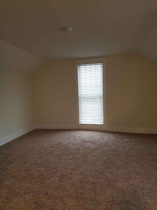 Building Photo - 803 S Rogers St