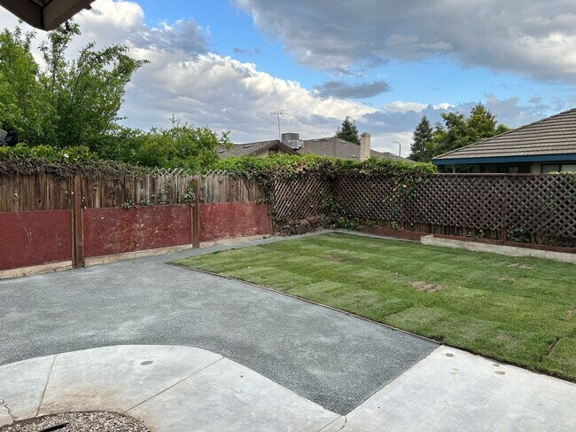 Building Photo - 407 Hoover Ave