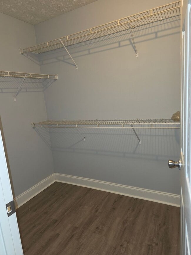 Building Photo - A Great Starter Home Just For YOU!