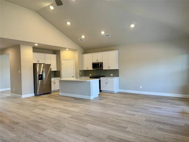 Building Photo - 685 Briar Dr