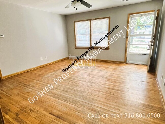 Building Photo - Cozy 2 Bed 1 Bath Abode with Garage & Yard