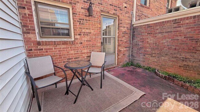 Building Photo - 6314 Old Pineville Rd