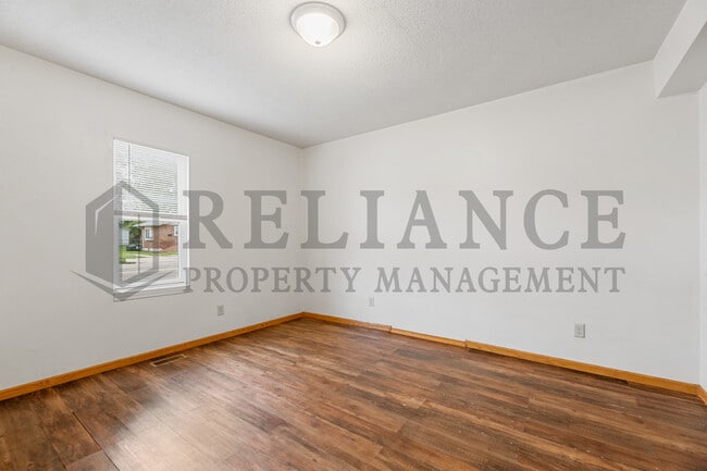Building Photo - 2147 N Park Pl