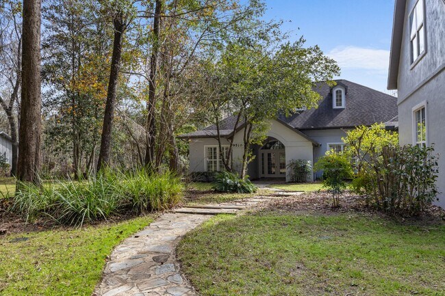 Building Photo - Executive Lakefront in Gainesville - Available NOW