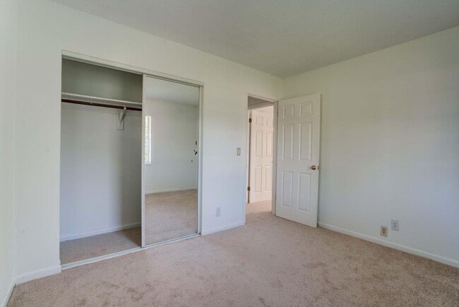 Building Photo - 700 N Hepburn Ave