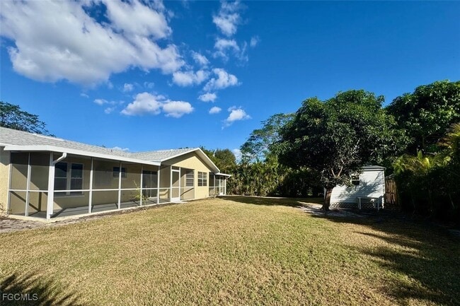 Building Photo - 2306 NE 5th Terrace