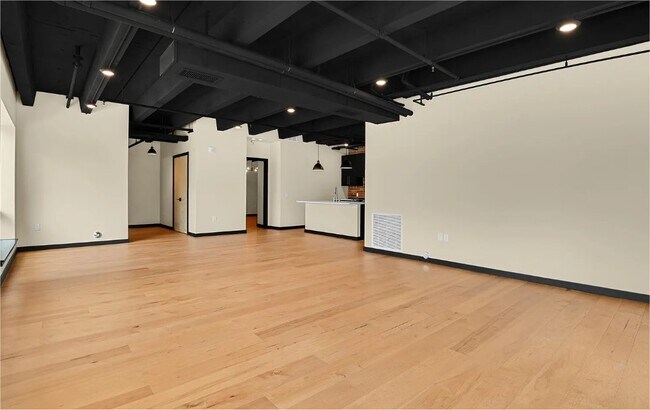 Building Photo - 20 Boulder Cres St