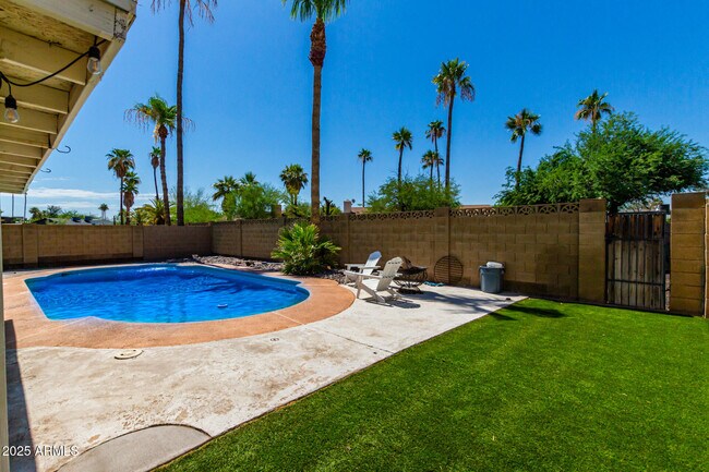 Building Photo - 2351 E Pebble Beach Dr