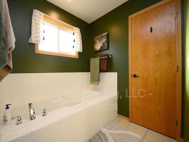 Building Photo - 2003 Crest Ridge Dr