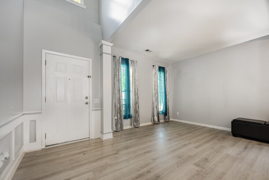 Building Photo - 10901 Claude Freeman Dr