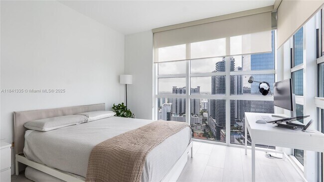 Building Photo - 950 Brickell Bay Dr