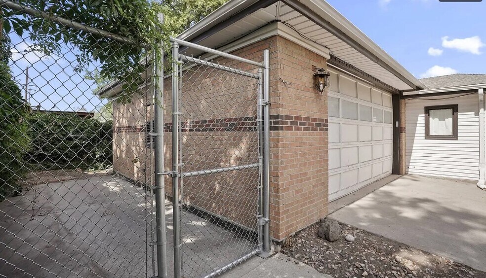 Private fenced in area - goes around the back of the house and to enclosed 3rd Bedroom & Patio area - 7141 Quivas