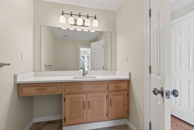 Building Photo - 5 Bed, 2.5 Bath Home in the Heart of Red Mill Farms