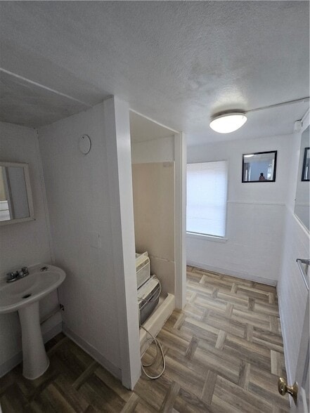 Building Photo - 93 White Rock Rd