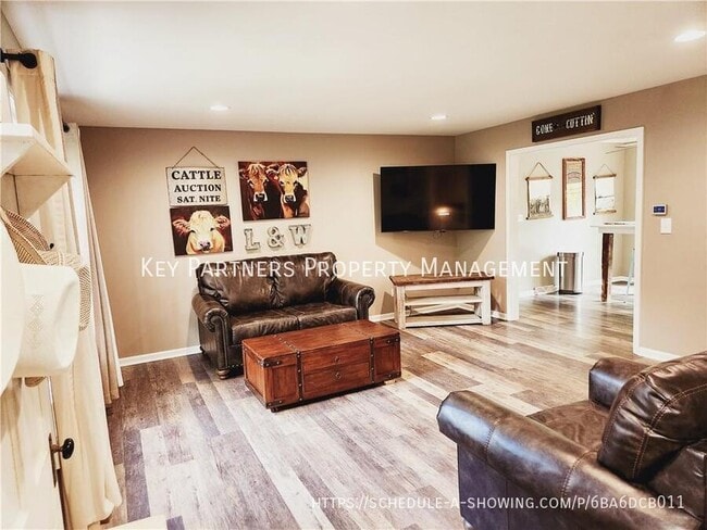 Building Photo - 5817 W 101st-