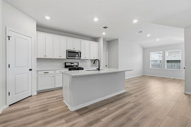 Building Photo - 2807 Rustic Hills Dr