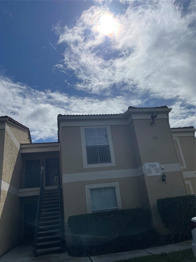 Building Photo - 799 Riverside Dr