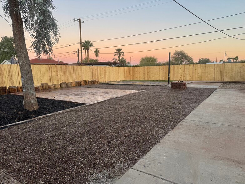 Building Photo - 1534 E Culver St