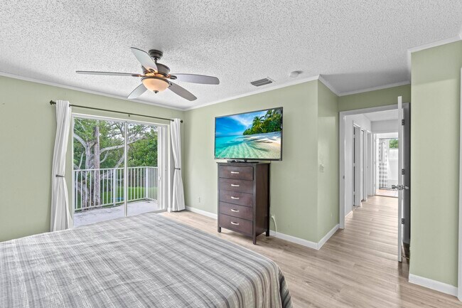Building Photo - 1497 S Club Dr