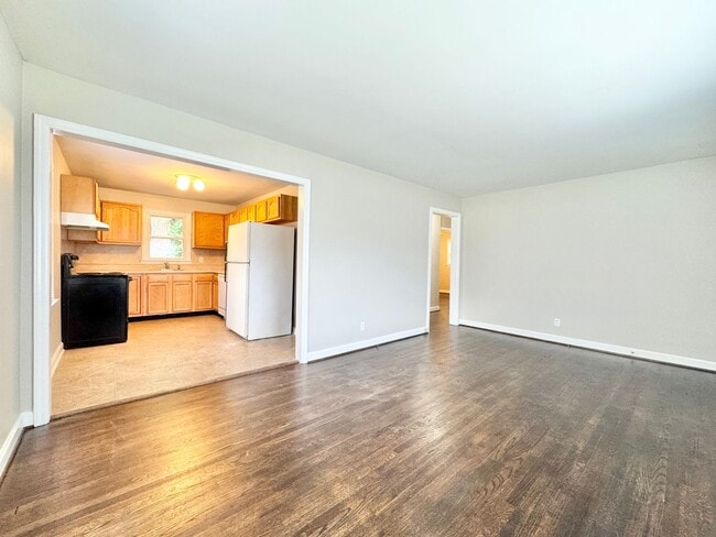 Building Photo - 3 Bedroom home near Guilford College