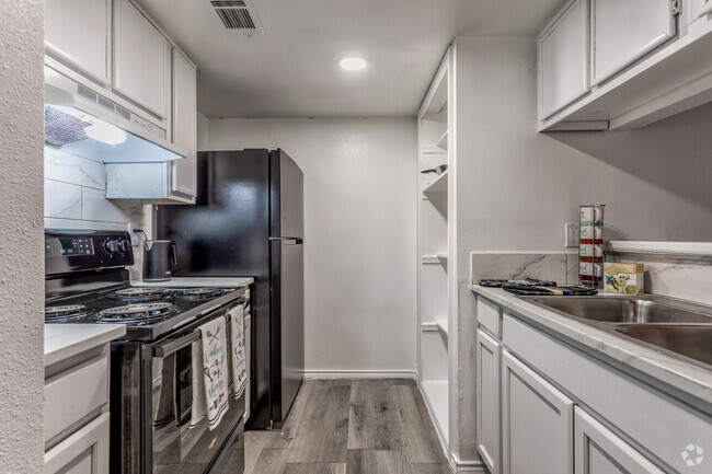 1BR, 1BA - 741SF - Kitchen - Mandalay Palms Bay Side