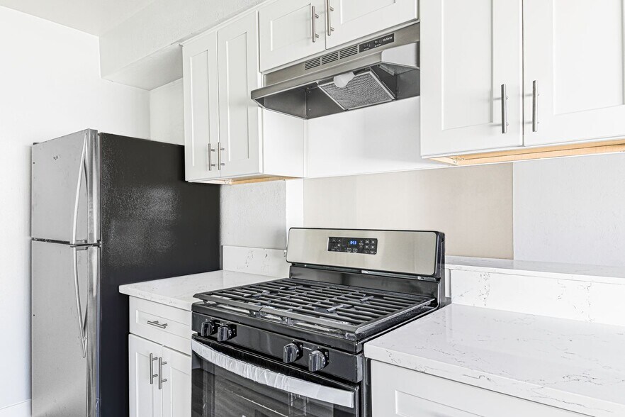 Building Photo - 811 Gardenia Ave