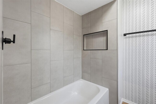 Building Photo - 3930 Cypress Hill Dr