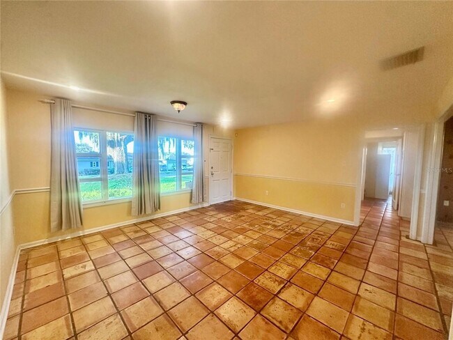 Building Photo - 1105 N Lake Otis Dr SE