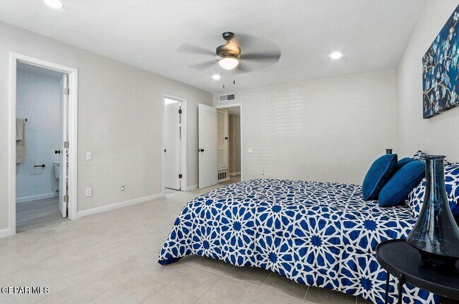 Building Photo - 11273 Ivanhoe Dr