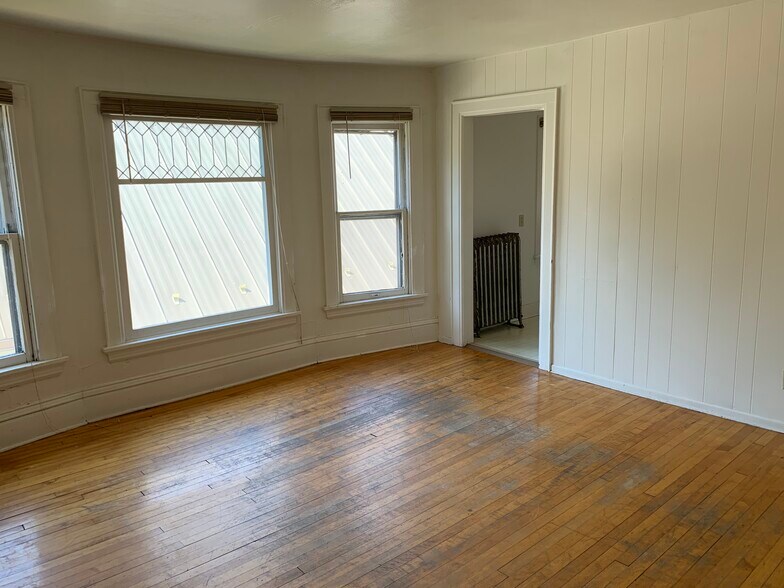 Building Photo - 834 E Gorham St