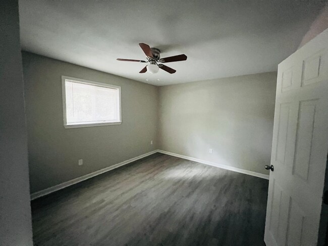 Building Photo - 7440 Bomer Dr
