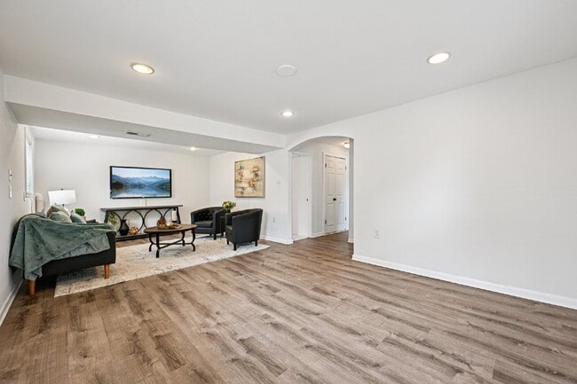 Building Photo - Welcome to this spacious 3+ bed, 2-bath bi-level home in Arvada - Available Now!